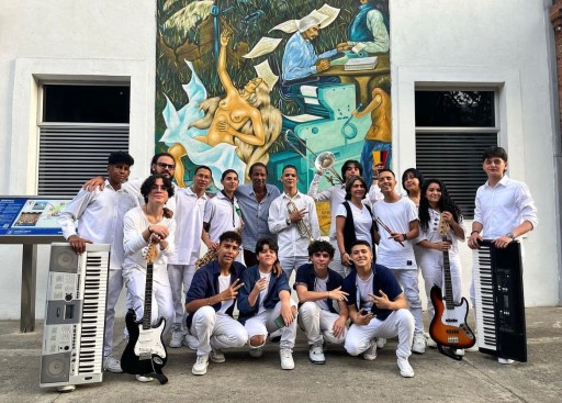 CORPORACION Boom town ORQUESTA (K-BOOM)